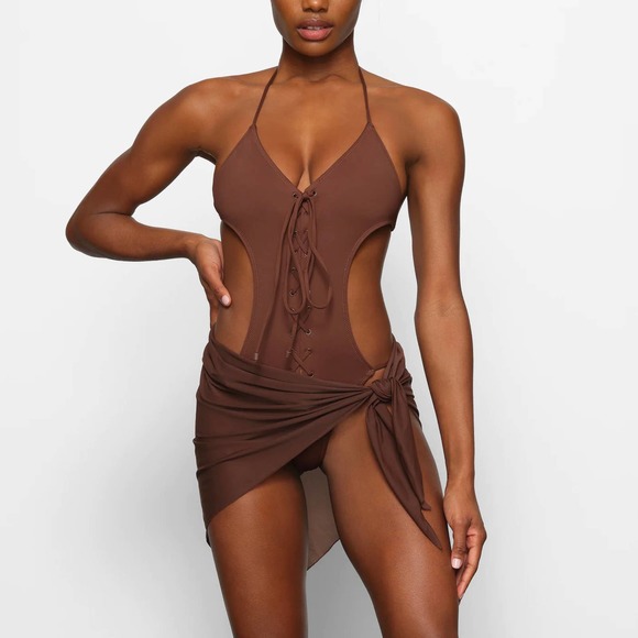NWT SKIMS Mesh Tie Sarong Mini Skirt Cover Ups in Cocoa Size S/M - Picture 2 of 5